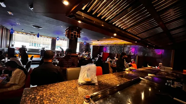 Wok n Roll Restaurant