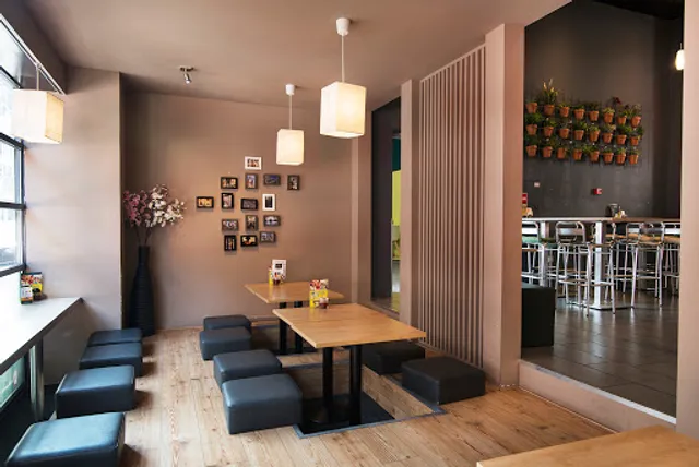 Full Moon Express (Hong Kong BBQ - noodle soup)