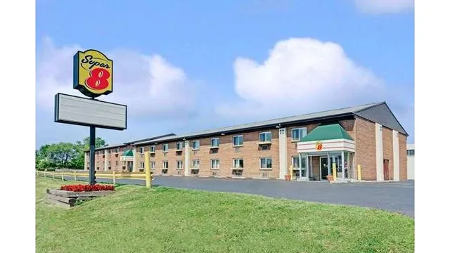 Super 8 by Wyndham Kenmore/Buffalo/Niagara Falls Area
