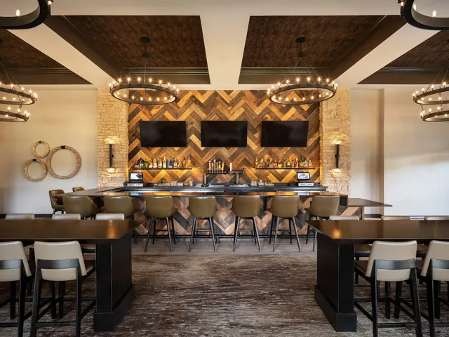 Smokin' Oak Bar & Grill