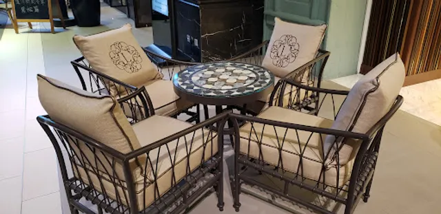 Louvre Pastry & Deli 羅浮餅廊及輕食