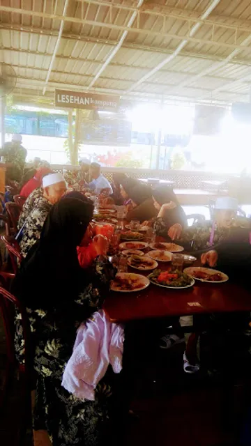 Warung Mbok Idjem Ayam Kampung Goreng guded jogja