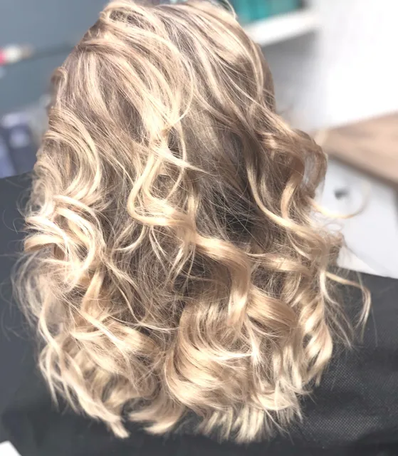 Les Blondes et les Brunes (Paris)