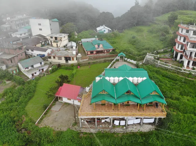 OYO Home 39997 Premium Wooden Cottage Stay