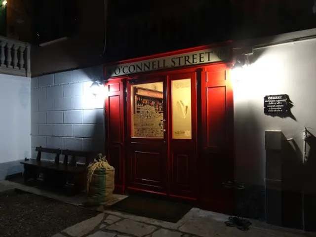 O'Connell Street, Irish Country Pub