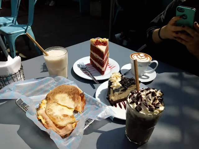 Blondies Bakery Cafe