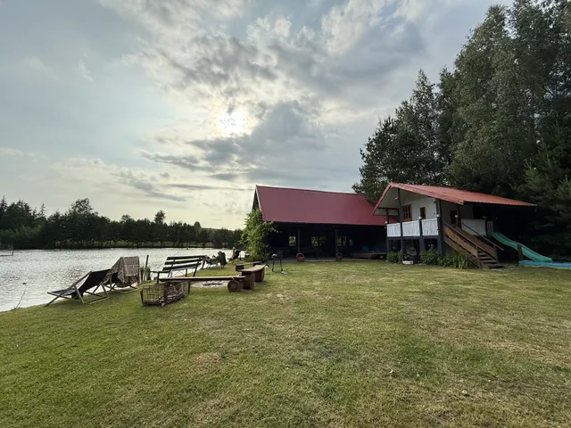 Domek nad stawem Warpuny