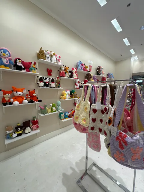 Knots & Loops Galleria