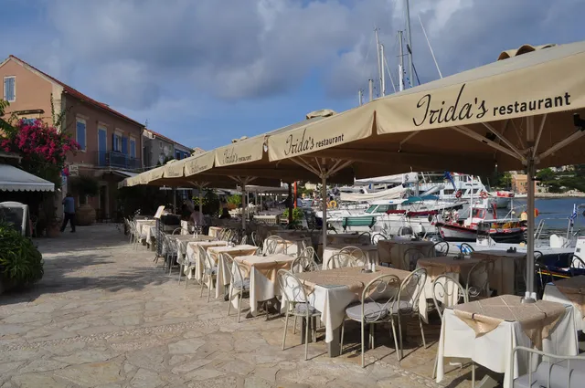 Irida Cafe Bar restaurant