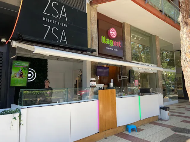 Iogurt gelat | Cinnamon rolls | Açaí soft | Llagurt