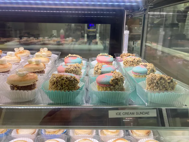 Komma Tea - West Town Mall