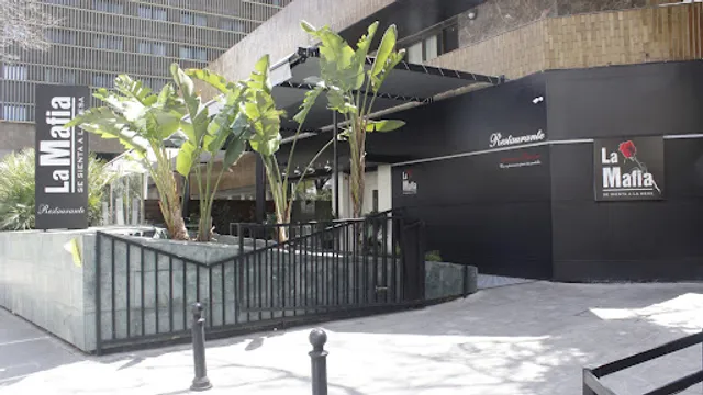 La Mafia se sienta a la mesa