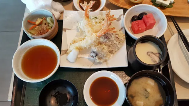 Rakuzen SS15 Courtyard