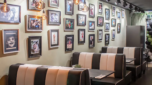 Holly's Kitchen (Ex Hollywood B.)