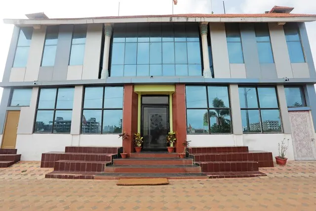 OYO Flagship 81115 Royal Resort