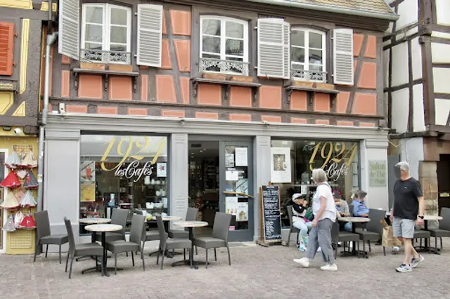 1924 - Un Monde de Cafés