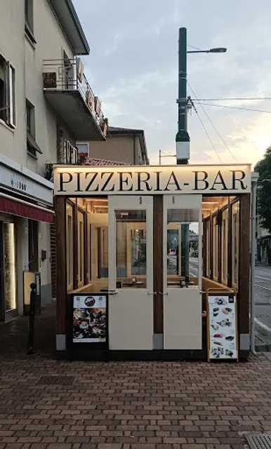 Pizzeria La Luna Pizzeria e Bar