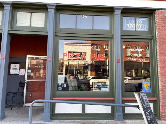 Muddy Waters Pizza Pub