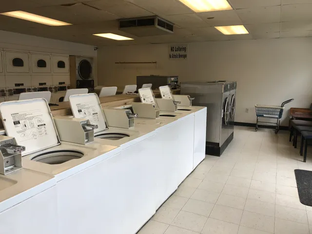 Laundromat Cove Lake Center