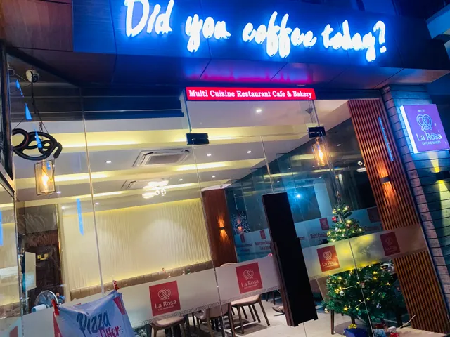 LA ROSA Café and Bakery