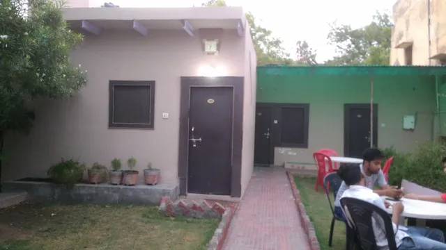 Prashant Paying Guest House