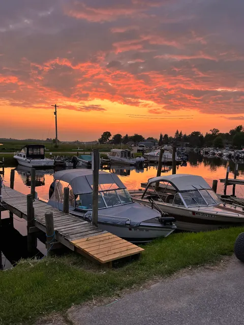 Springsteel Resort & Marina