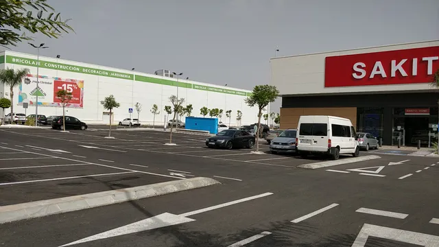 Los Patios de Azahara Commercial Park