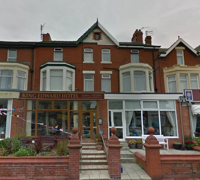 Pinnacle Hotel and Suites