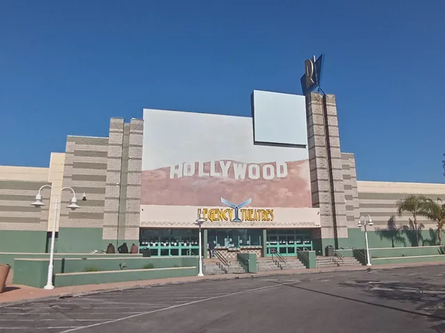 Regency Theatres Van Nuys Plant 16
