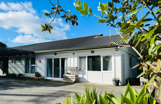 Tutukaka Sunrise B&B a little slice of paradise. Perfect accomodation for a quiet and relaxed holiday. Smoke free!