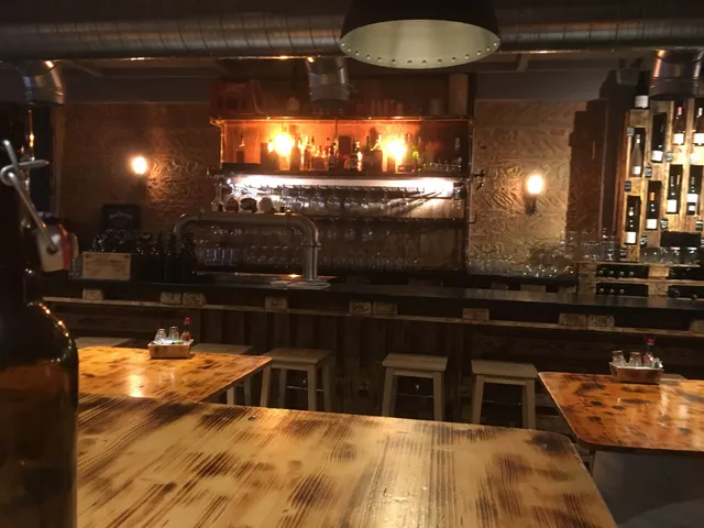 Les Brunettes: bar et restaurant