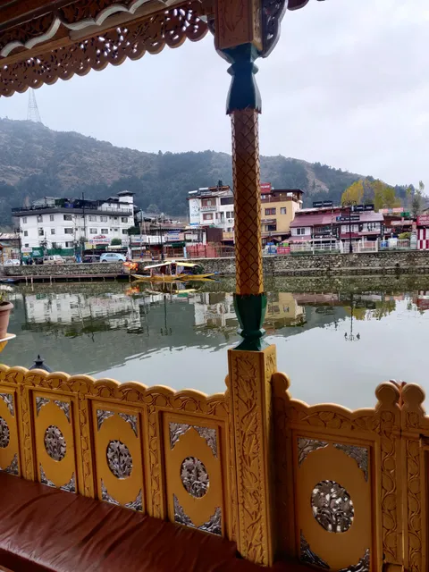 Holiday Inn Group of Houseboat