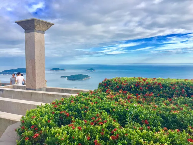 亚龙湾人间天堂鸟巢度假村