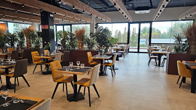 Ginkgo Biloba Restaurant