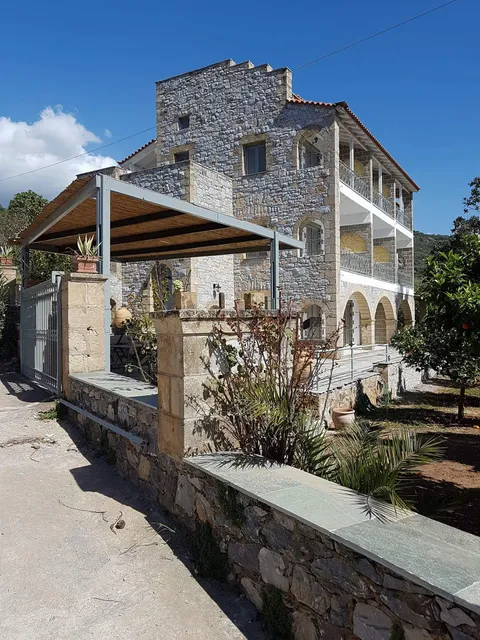 Olympia Zervea Studios & Apartments