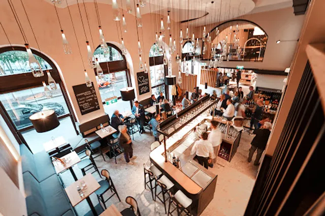 WEIN & CO Wien Schottentor – Weinbar & Shop