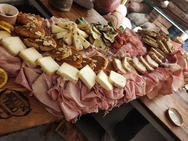 La Prosciutteria Milano Isola