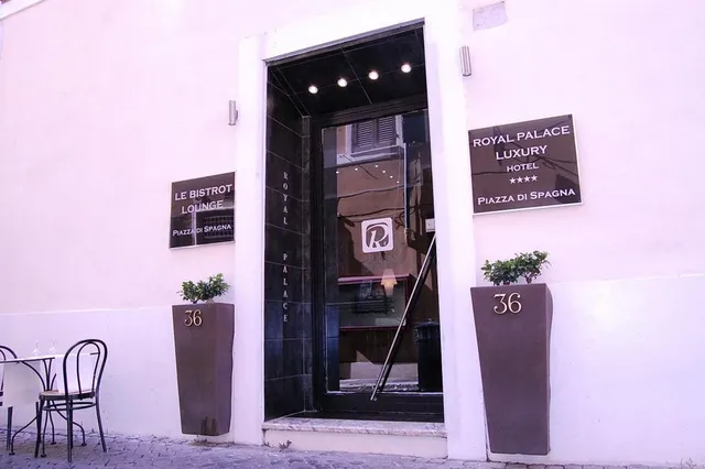 Riverl Palace Luxury Hotel