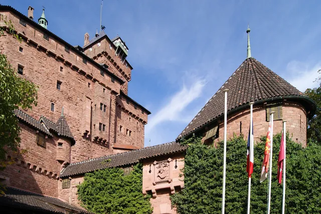 Grand Bastion avec l'énorme Tour à Canons du Haut-Koenigsbourg