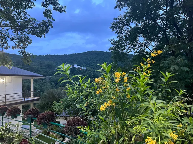 Home in the Hills,Resort & Restaurant