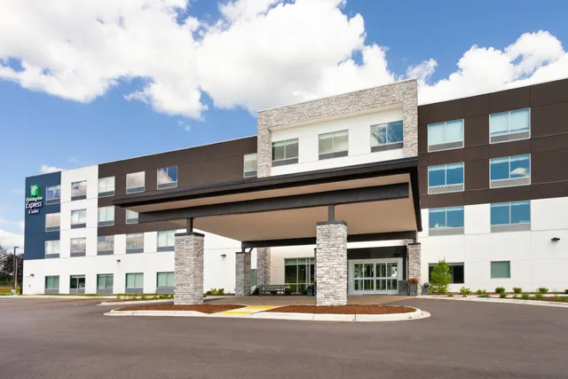 Holiday Inn Express & Suites Reedsburg – Dells Area by IHG