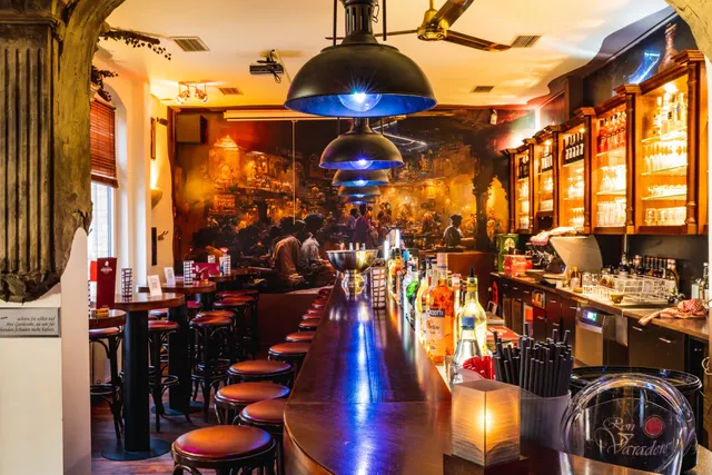 Tayas Restaurant & Bar