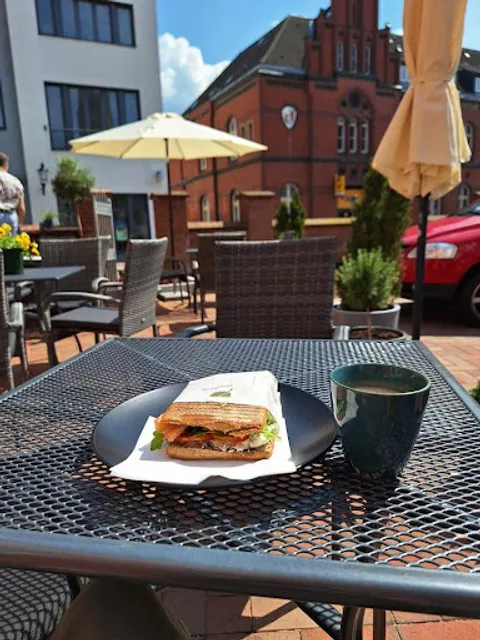 ÖXL Café (Frühstück, Mittag, Bar)