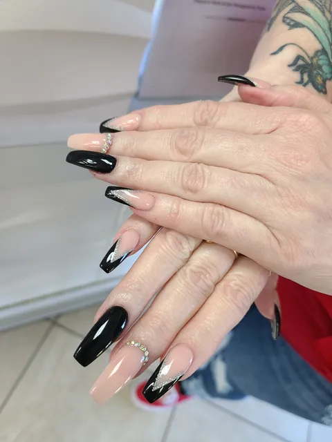 Shayna’s Nails & Spa