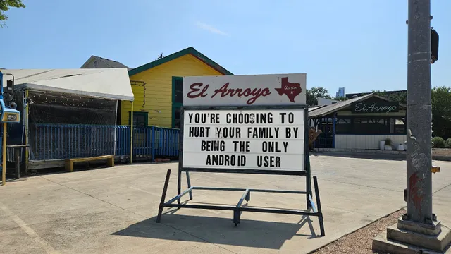 The El Arroyo Sign