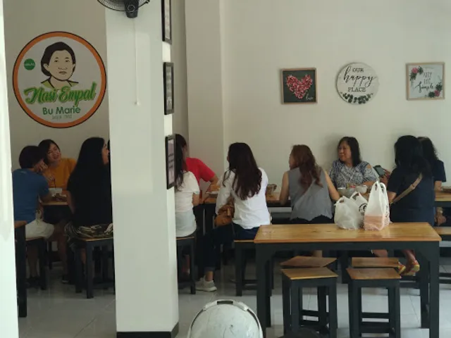 Restoran Nasi Empal Bu Marie Pusat | Restoran di Semarang