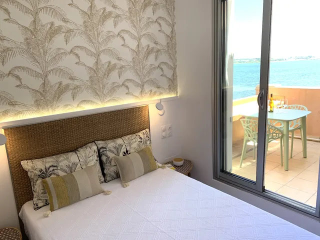 Cure thermale Balaruc Location appartement vue Étang