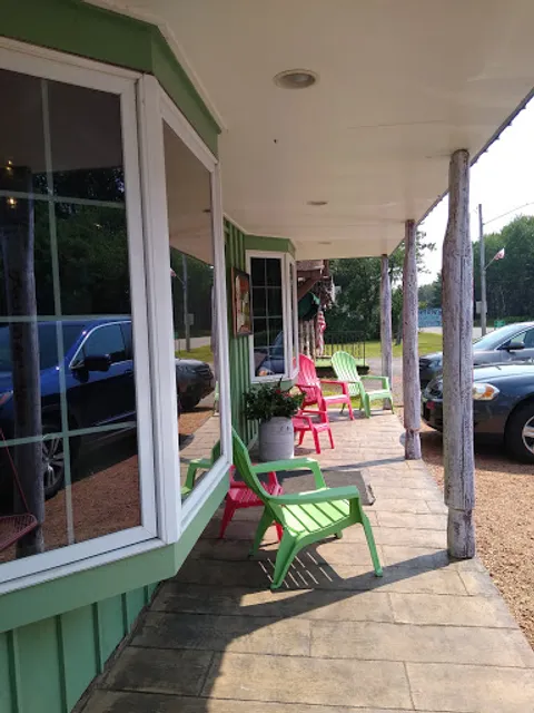 Boat House Grill & Creamery