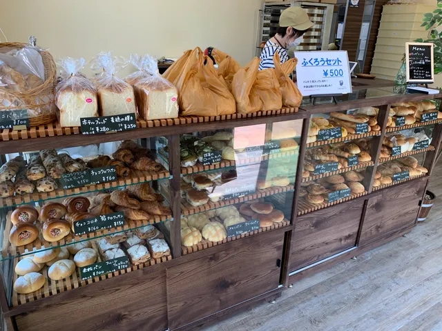 パンとピザのおみせ HoHoEMi