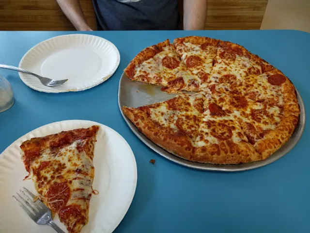 Husson's Pizza - Sissonville